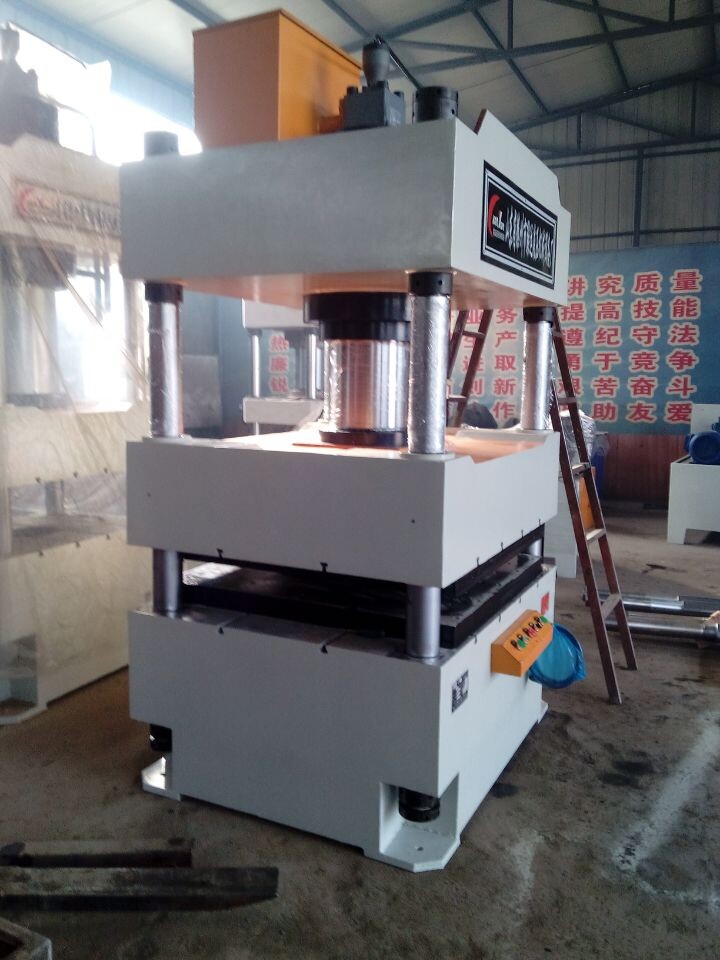 四柱液壓機(jī)