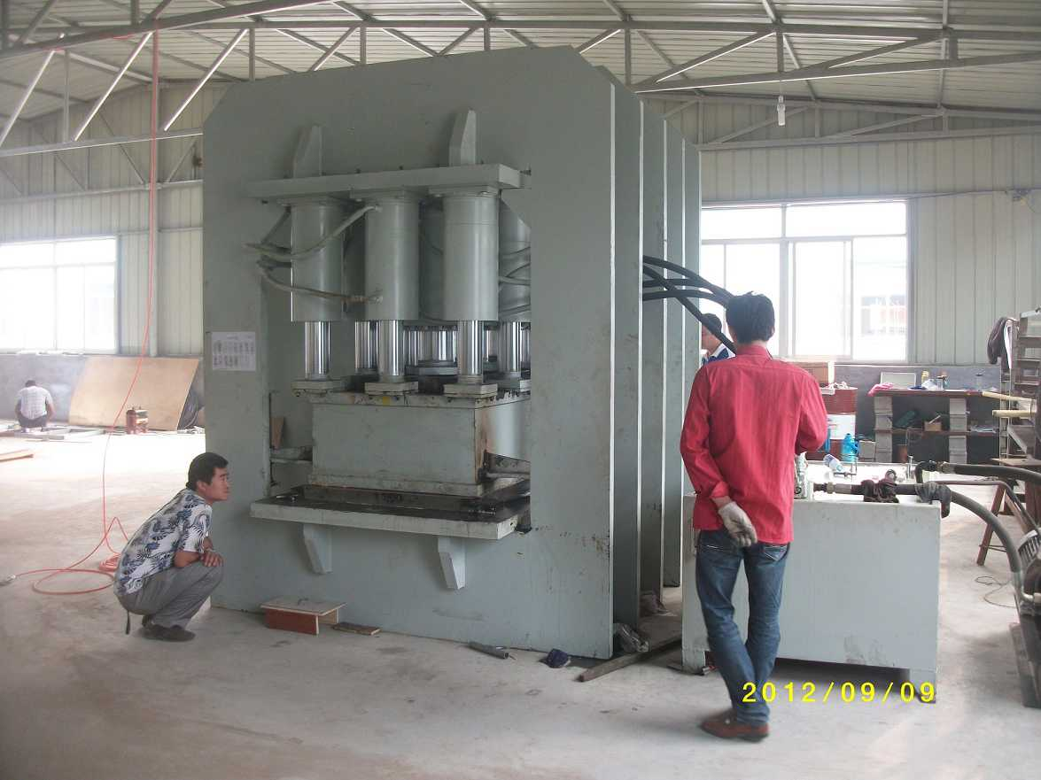 四柱液壓機(jī)