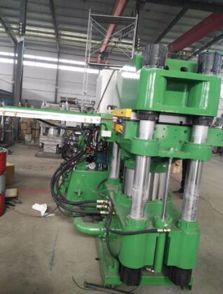 輪胎硫化機(jī)